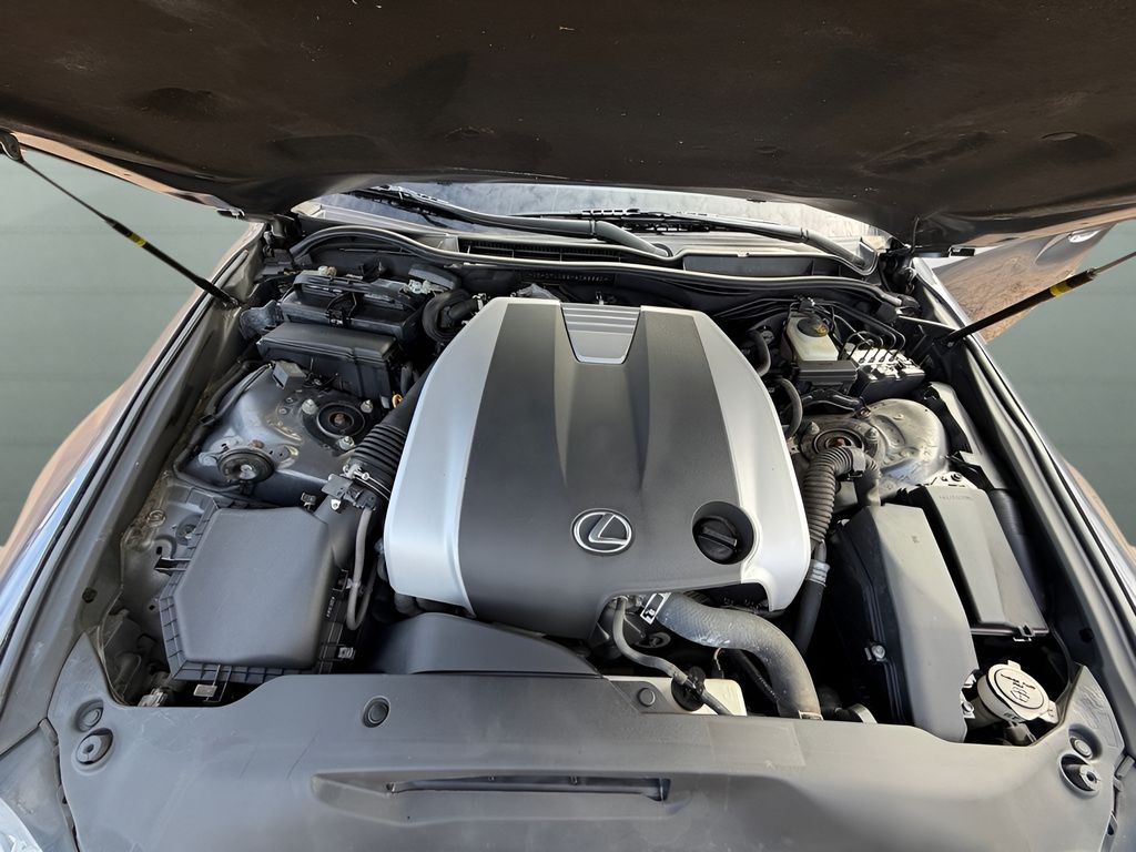 2017 Lexus IS Image 9 of 30