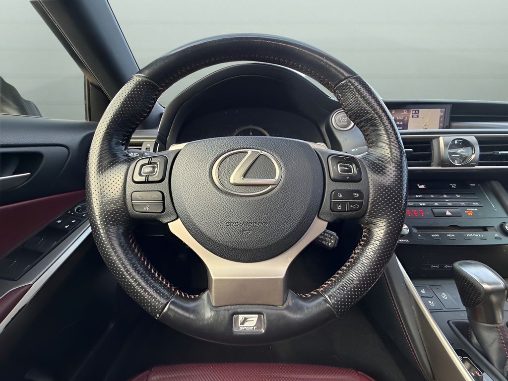 2017 Lexus IS Image 27 of 30