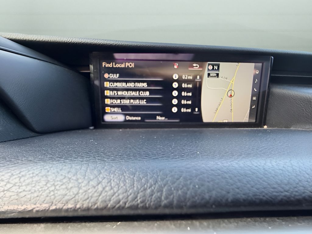 2017 Lexus IS Image 20 of 30