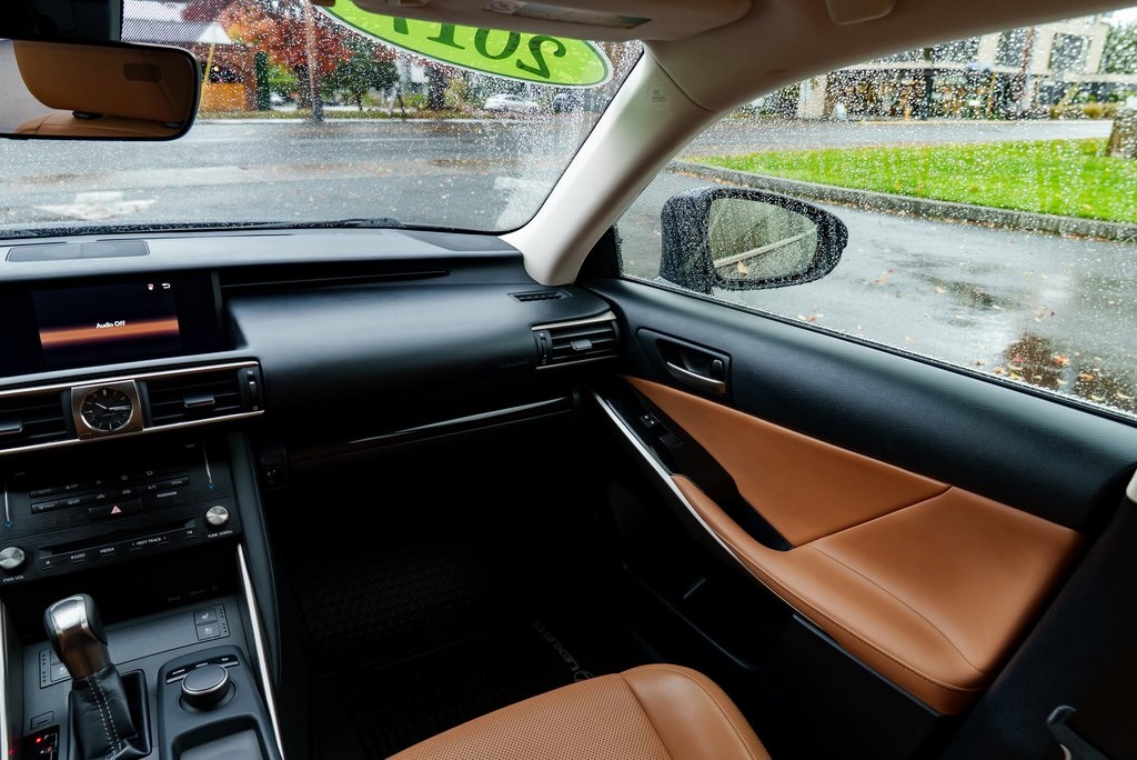 2017 Lexus IS 300 F Sport Image 18 of 29