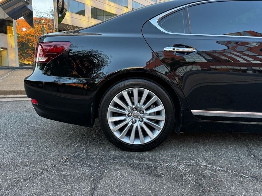 Vehicle image 9 of 44