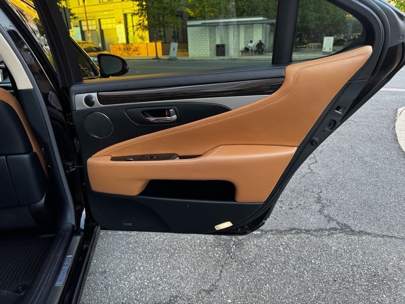 Vehicle image 26 of 44