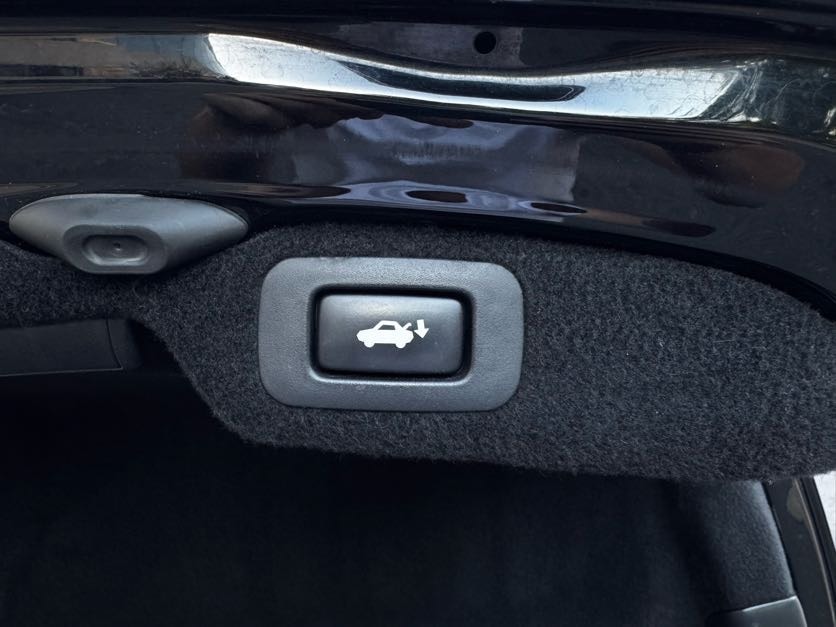 Vehicle image 13 of 44