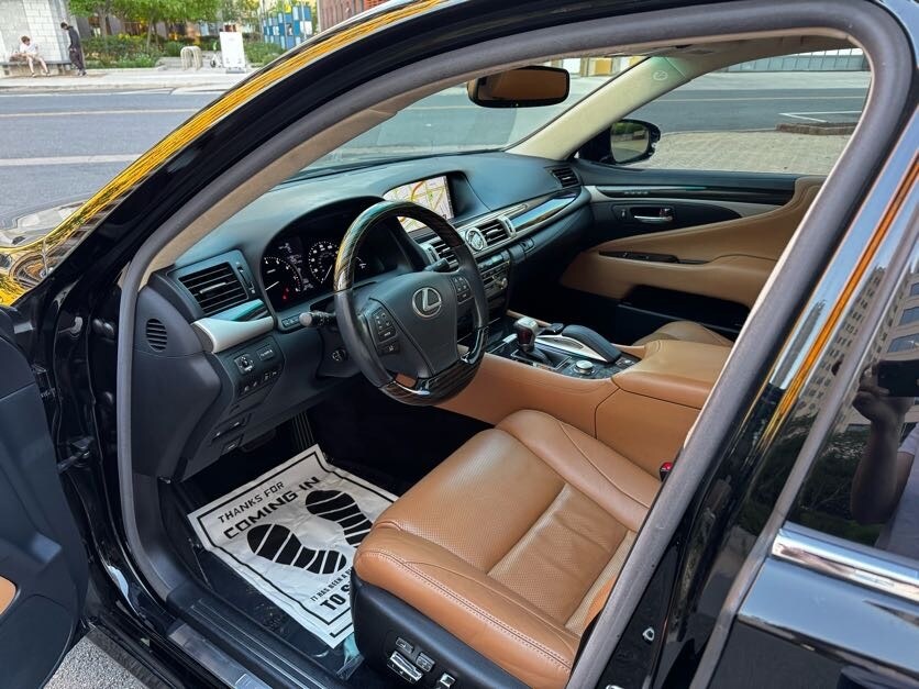 Vehicle image 15 of 44