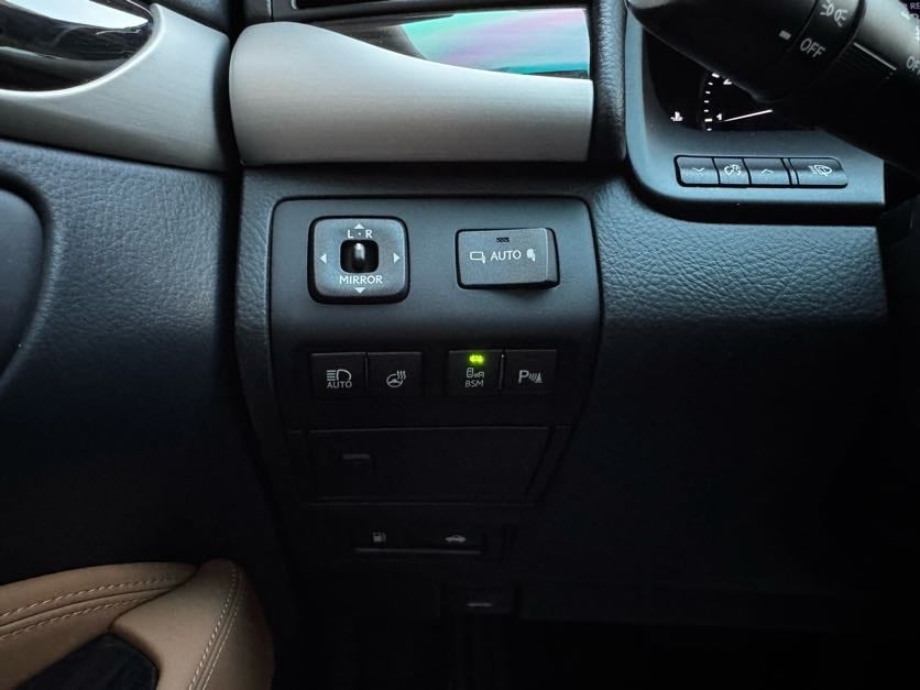 Vehicle image 39 of 44