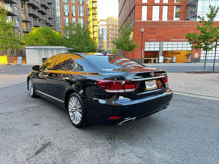 Vehicle image 8 of 44