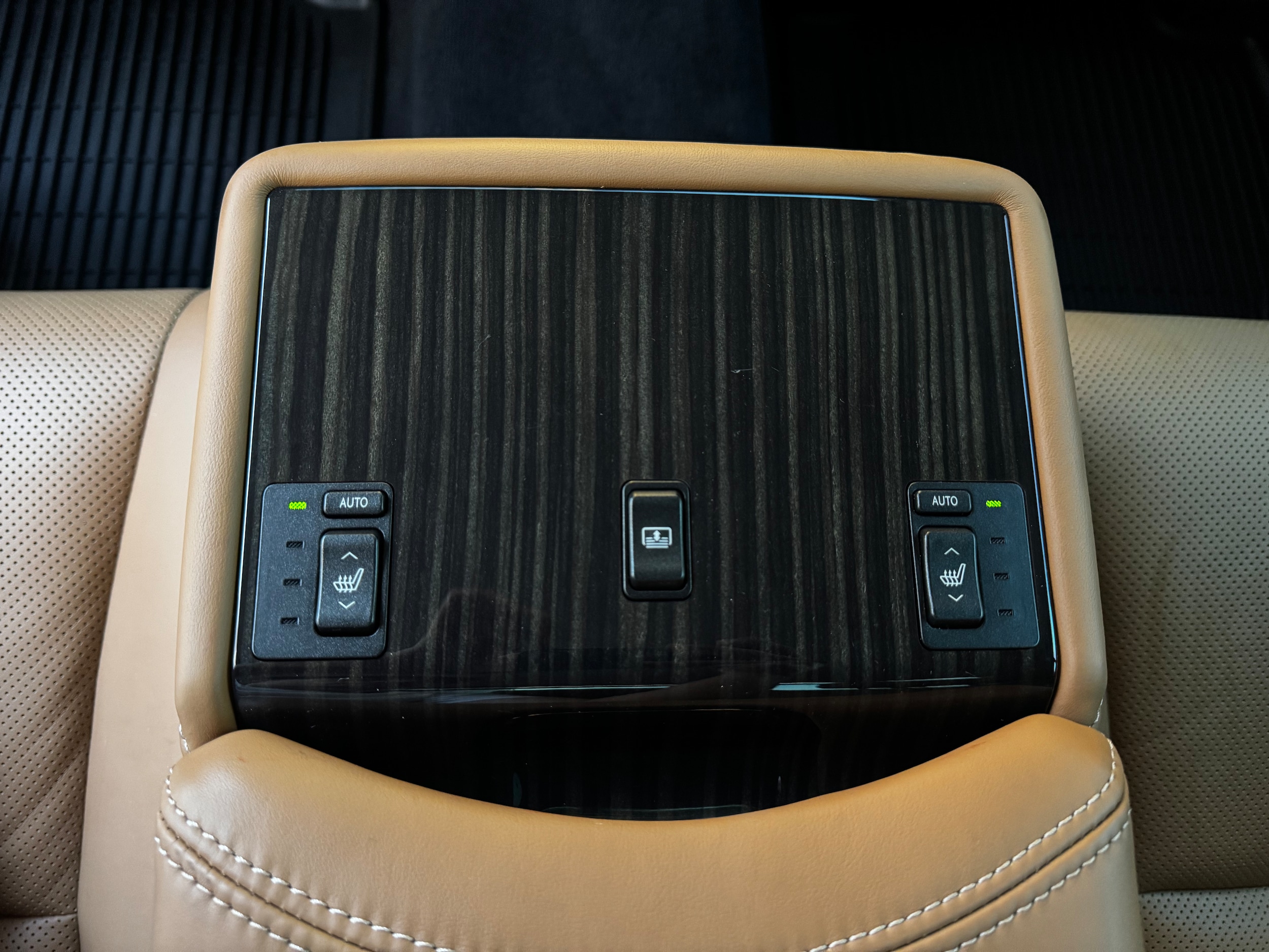 Vehicle image 23 of 44