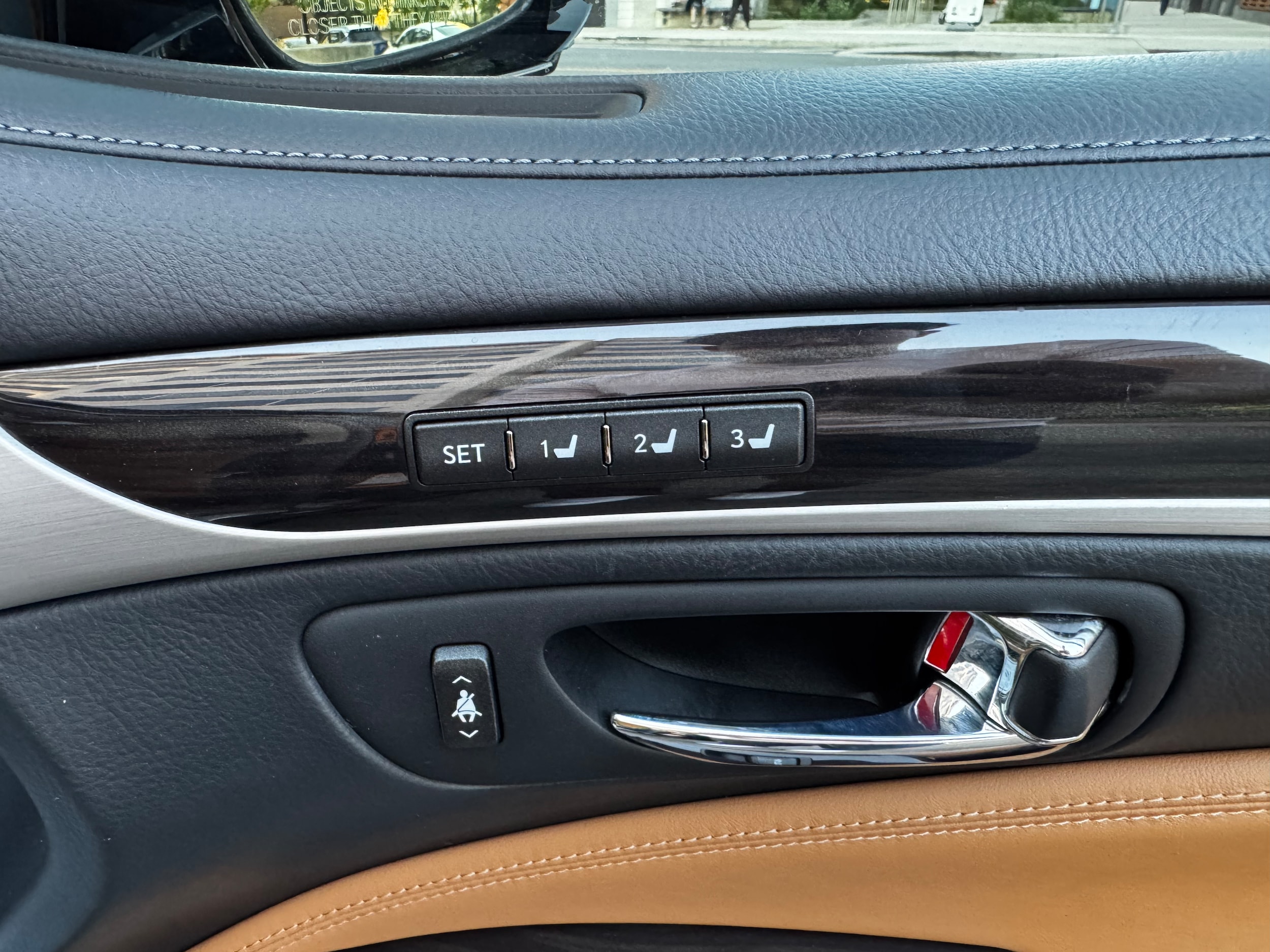 Vehicle image 36 of 44
