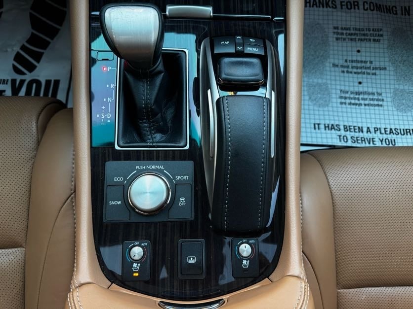 Vehicle image 31 of 44