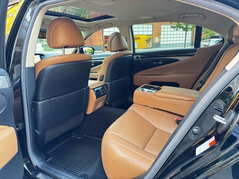 Vehicle image 20 of 44