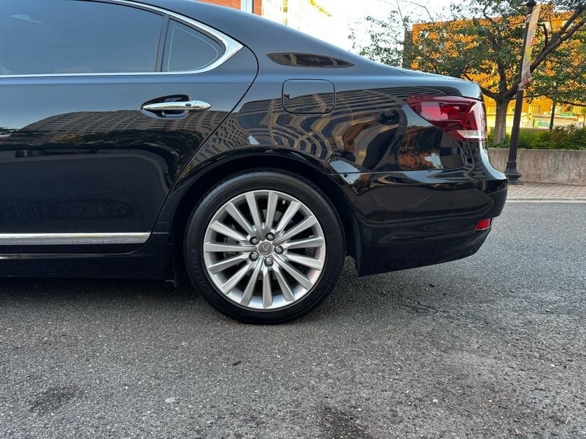 Vehicle image 7 of 44