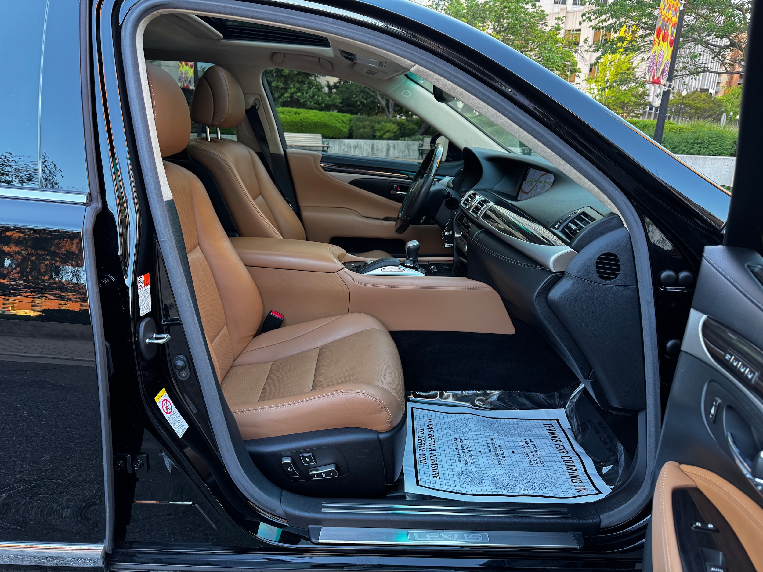 Vehicle image 34 of 44