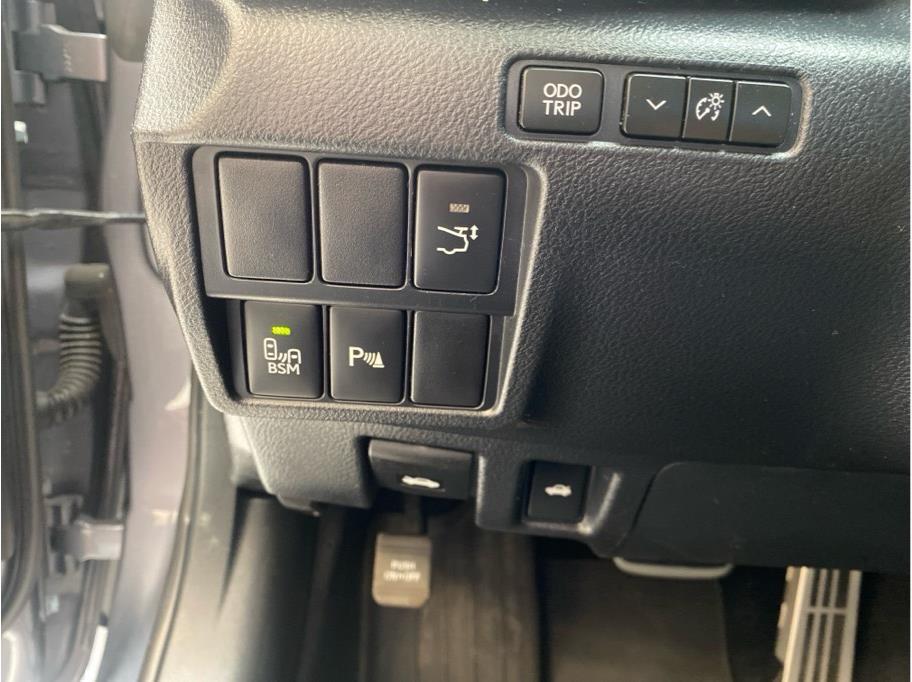 Vehicle image 21 of 22