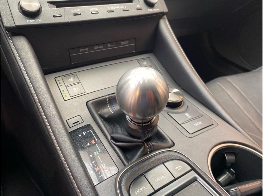Vehicle image 20 of 22