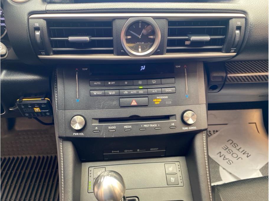 Vehicle image 19 of 22