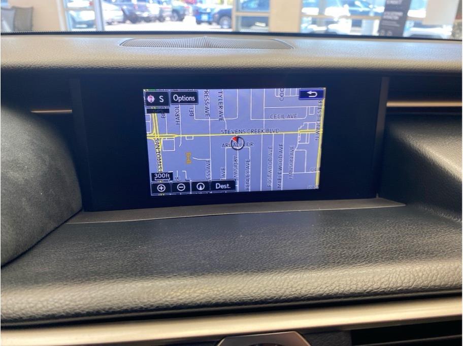 Vehicle image 18 of 22