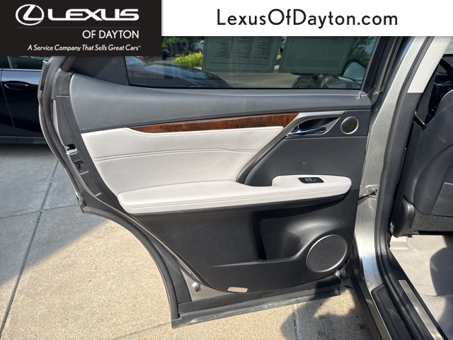 Vehicle image 27 of 37