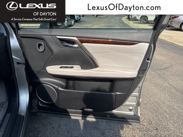 Vehicle image 34 of 37