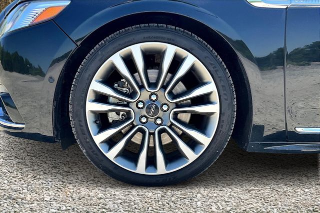 Vehicle image 14 of 33
