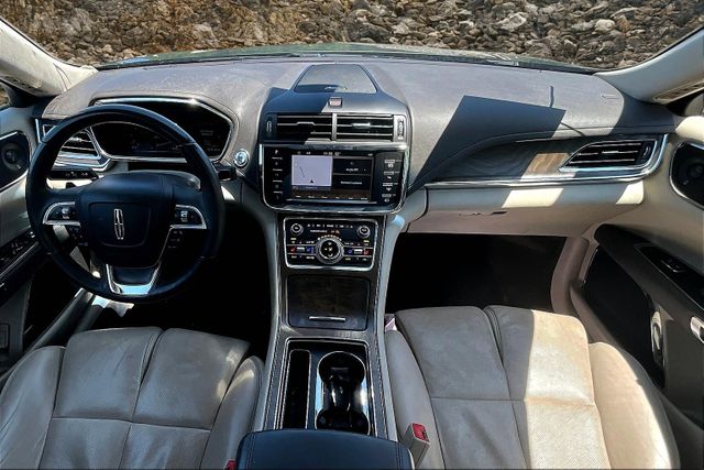 Vehicle image 18 of 33