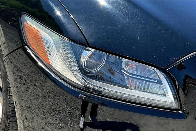 Vehicle image 28 of 33
