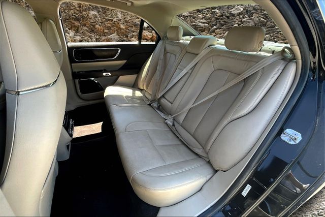Vehicle image 8 of 33