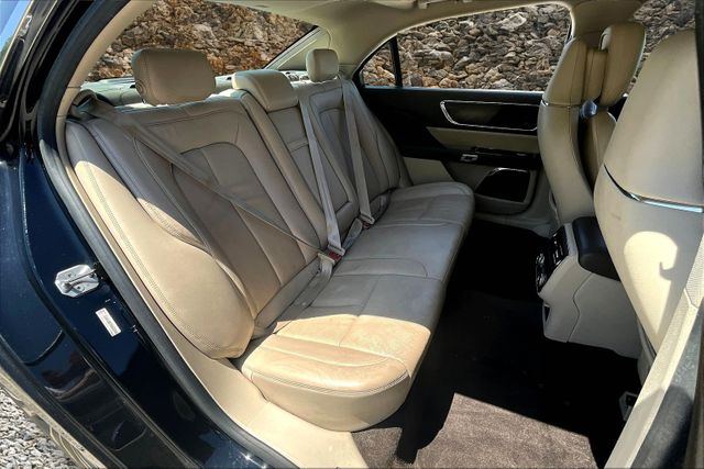 Vehicle image 7 of 33