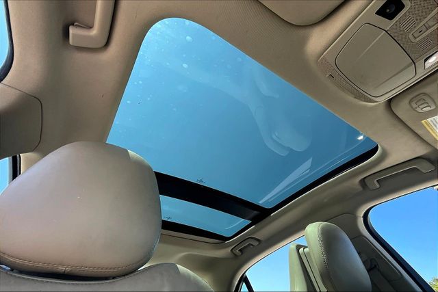 Vehicle image 24 of 33