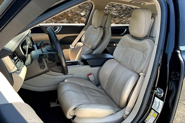 Vehicle image 9 of 33