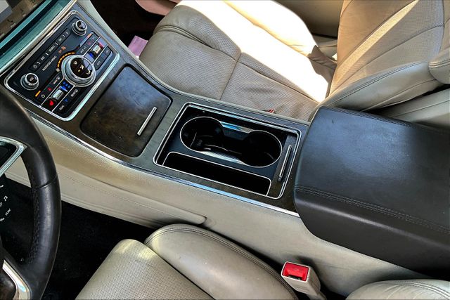 Vehicle image 17 of 33