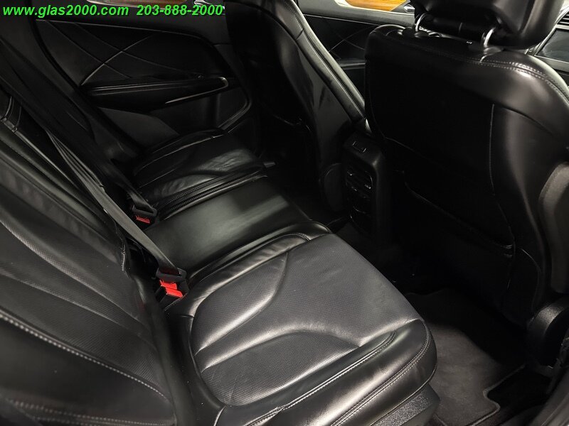 Vehicle image 14 of 34