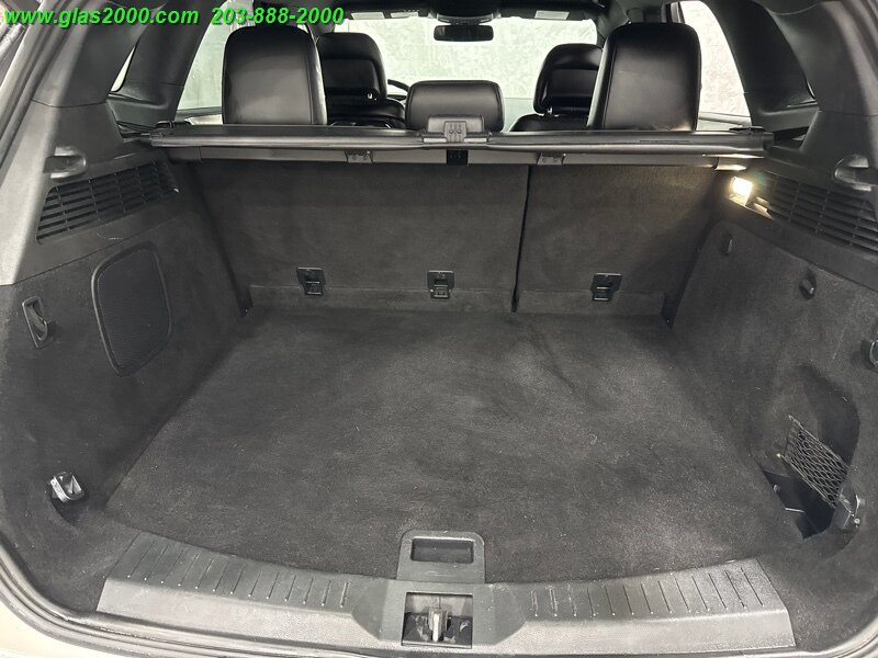 Vehicle image 17 of 34