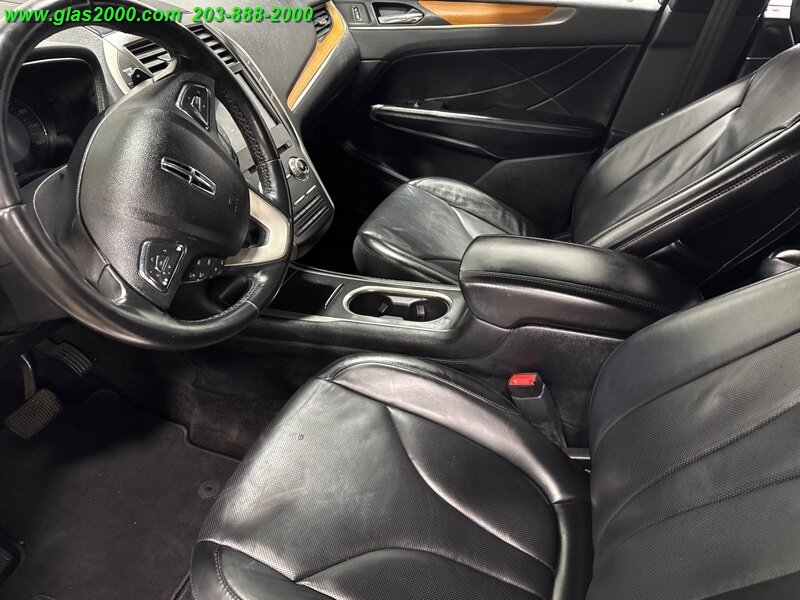 Vehicle image 9 of 34