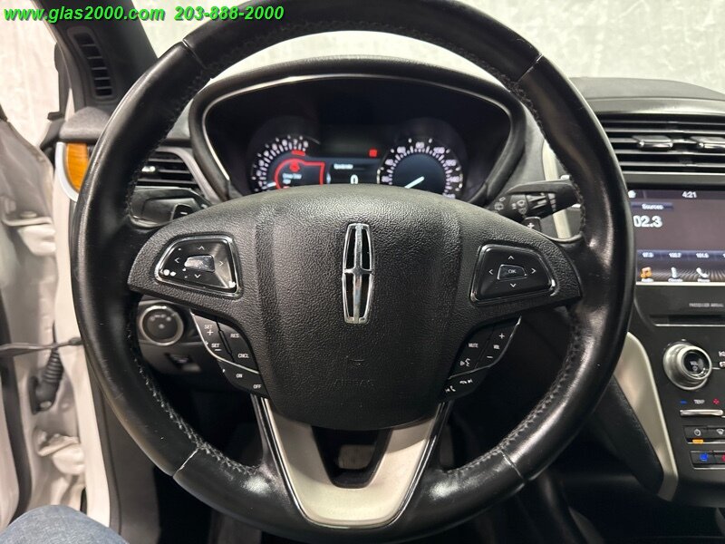 Vehicle image 10 of 34
