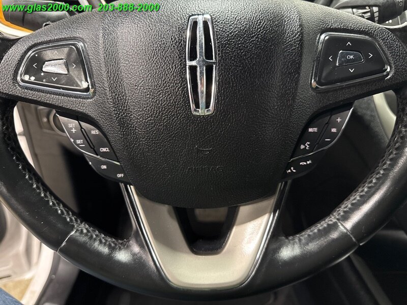 Vehicle image 31 of 34
