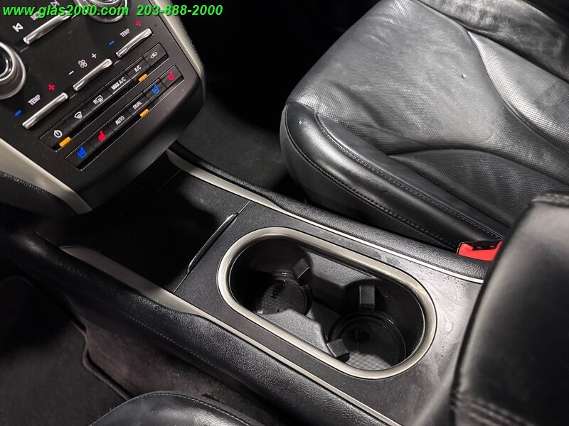 Vehicle image 32 of 34
