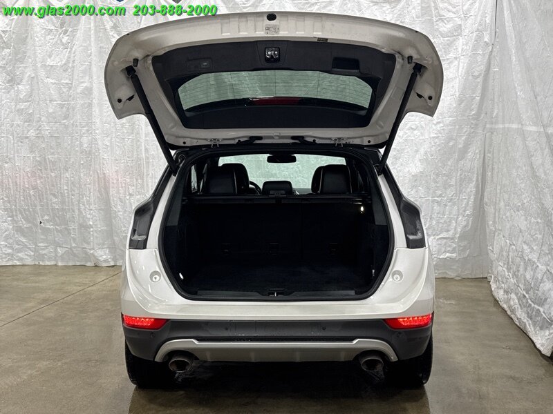 Vehicle image 18 of 34