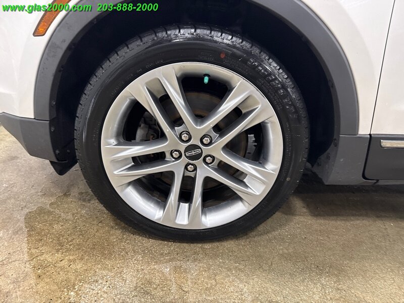 Vehicle image 22 of 34