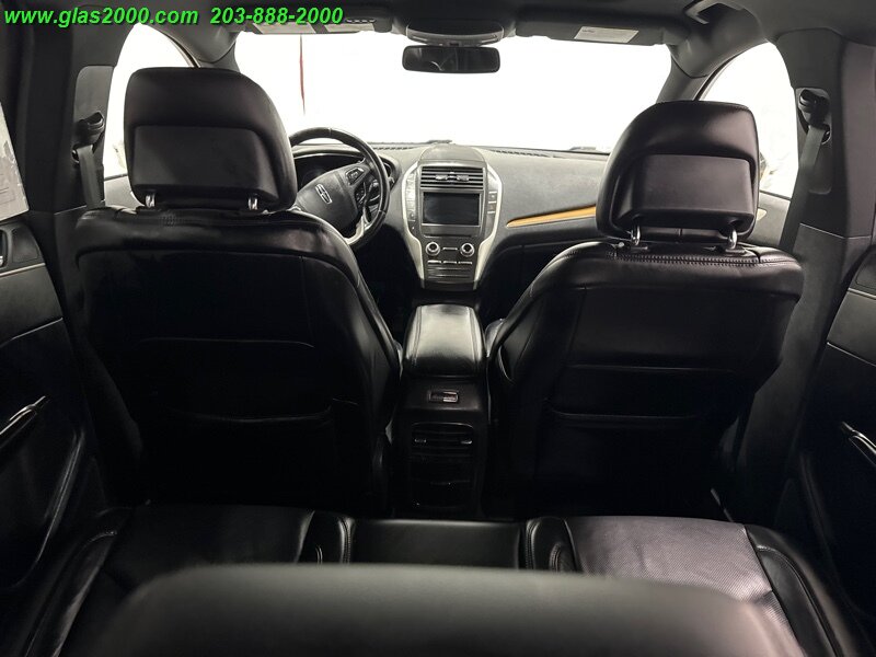 Vehicle image 21 of 34