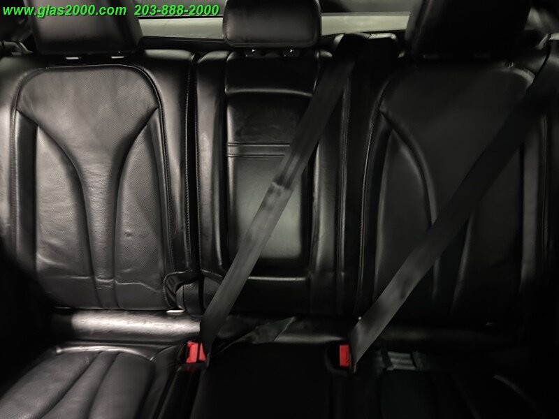 Vehicle image 30 of 34