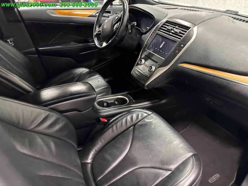 Vehicle image 11 of 34