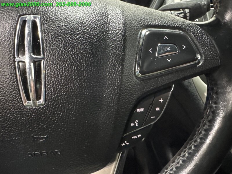 Vehicle image 26 of 34