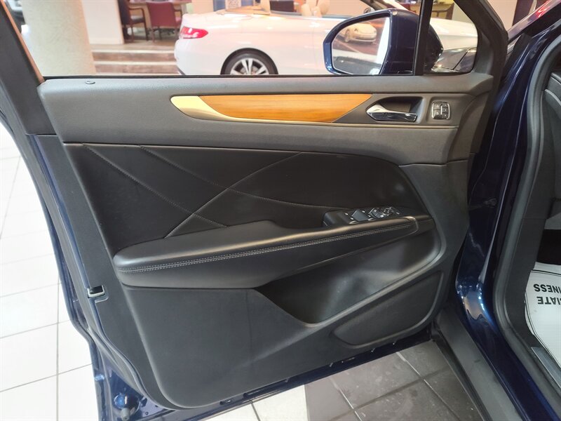 2017 Lincoln MKC Select Image 8 of 43