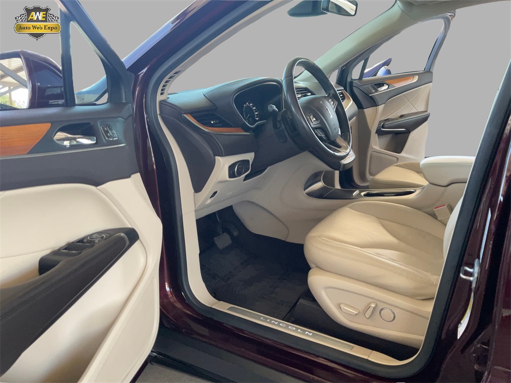 Vehicle image 27 of 59