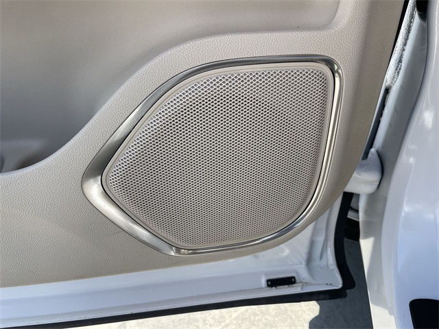 Vehicle image 26 of 36