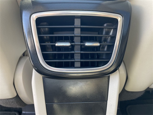 Vehicle image 27 of 36