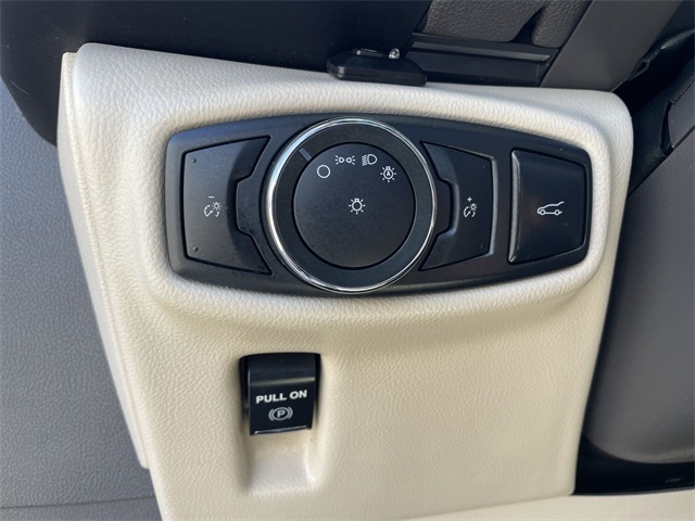 Vehicle image 32 of 36