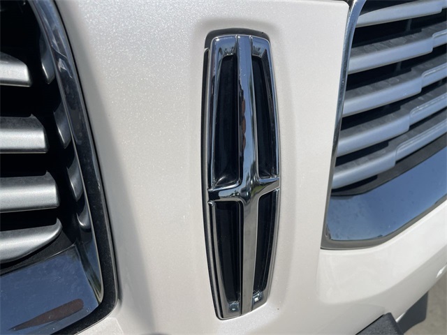 Vehicle image 31 of 36
