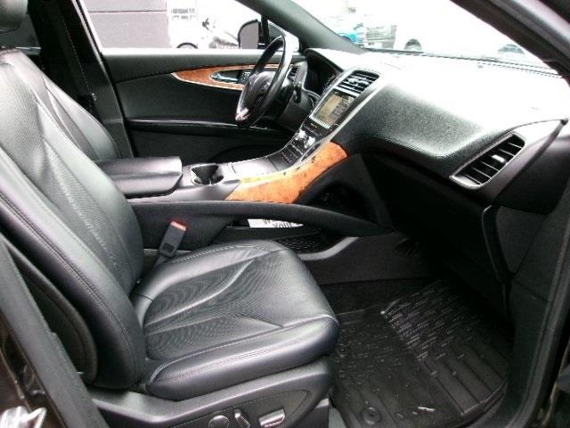 Vehicle image 6 of 10
