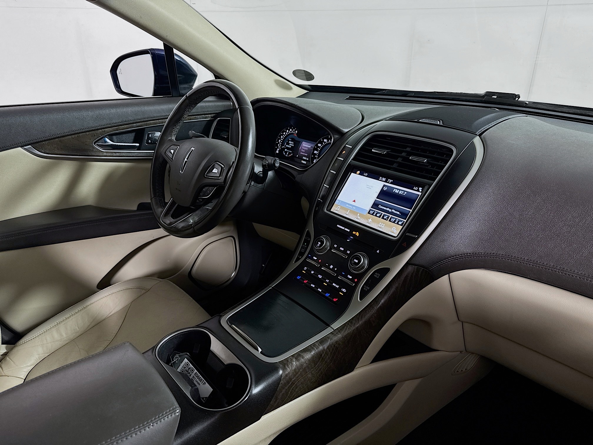 Vehicle image 16 of 32